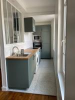 a kitchen with a sink and a stove at Charmant 2 pièces proche RER B direction Paris in Fontenay-aux-Roses