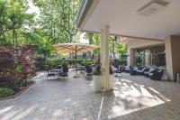 Vonkajšia záhrada v ubytovaní Hotel Athena