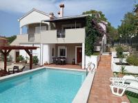 Bazén v ubytovaní VILLA NIKO with private swimming pool alebo v jeho blízkosti