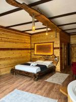 A bed or beds in a room at Esinti Bungalows Otel