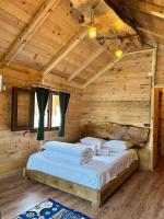 A bed or beds in a room at Esinti Bungalows Otel