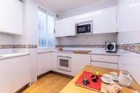 Kuchyň nebo kuchyňský kout v ubytování San Mames Apartment - Free Parking