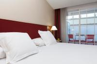 A bed or beds in a room at URH Ciutat de Mataró