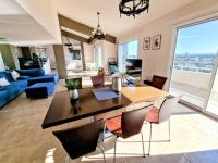Posezení v ubytování Paphos Central Penthouse