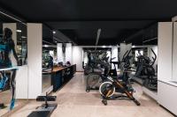 The fitness centre and/or fitness facilities at voco Madrid Retiro by IHG