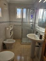 Koupelna v ubytování Velo Villa w/ A/C, free Wi-Fi & Pool near Benidorm