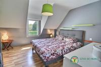 a bedroom with a bed and a table and a window at Villa mimosas in Brech
