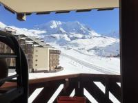 a view of a snow covered mountain from a window at Résidence Les Temples du Soleil - maeva Home - 2 Pièces 5 Personnes Sélect 52 in Val Thorens