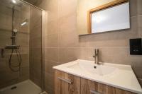 a bathroom with a sink and a shower at Résidence LES TERRASSES DE LA VANOISE - Appartement LES TERRASSES DE LA VAN 924 in Champagny-en-Vanoise