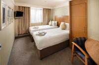 Postel nebo postele na pokoji v ubytování Mercure Maidstone Great Danes Hotel