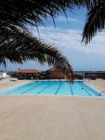 Bazén v ubytovaní Résidence Antigua - Studio Cabine 4 couchages LE BARCARES MAE-8304 alebo v jeho blízkosti