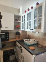 a kitchen with white cabinets and a sink at Résidence Pointe Vermeille - 2 Pièces pour 6 Personnes 984 in Le Barcarès