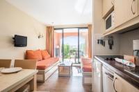 Kuchnia lub aneks kuchenny w obiekcie Résidence Les Parcs de Grimaud - maeva Home - Appartement 2 Pièces 4 Personnes - Confort MAE-0289
