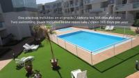 Basen w obiekcie Candy Cotton - Piscina, Doble terraza, Cocina completa, Wifi y Parking lub w pobliżu