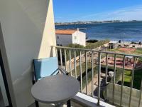 Balkón alebo terasa v ubytovaní Studio cosy 2 couchages à 50m de la plage avec vue sur l'étang - FR-1-680-2