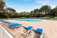 a group of chairs and a swimming pool with a bunch ofitures at Le Domaine du Golf de Pinsolle - maeva Home - Appartement 2 pièces 6 person 574 in Soustons