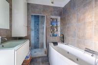 a bathroom with a bath tub and a shower at Résidor - Spacious and bright apartment ! in Levallois-Perret