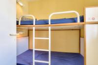 Uma ou mais camas em beliche em um quarto em R&eacute;sidence Port Bourgenay - maeva Home - Appartement 3 pi&egrave;ces 6 personnes - 084