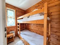 Łóżko lub łóżka w pokoju w obiekcie Résidence Hameau - Chalet confortable · Poêle à bois · Terrasse · Garage MAE-8714