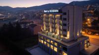 Nespecifikovaný výhled na hory nebo výhled na hory při pohledu z hotelu