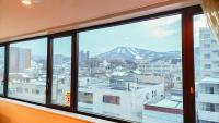 アパートメントから撮影された、または一般的な山の景色