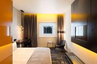 Een bed of bedden in een kamer bij art'otel amsterdam, Powered by Radisson Hotels