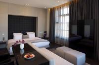 Een bed of bedden in een kamer bij art'otel amsterdam, Powered by Radisson Hotels