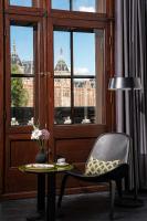 Een zitgedeelte bij art'otel amsterdam, Powered by Radisson Hotels