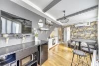 Kuchnia lub aneks kuchenny w obiekcie Montmartre Cozy and bright 1BD with terrace