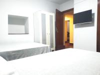 Televízia a/alebo spoločenská miestnosť v ubytovaní Hostal Cuzco