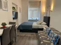 Posteľ alebo postele v izbe v ubytovaní Haustor Apartments