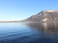 a large body of water with a mountain in the background at Appartement Annecy, 3 pièces, 6 personnes - FR-1-432-4 in Annecy