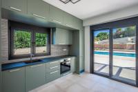 Bazén v ubytovaní Alfie Luxury villa with private pool alebo v jeho blízkosti