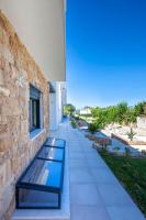 Balkón alebo terasa v ubytovaní Alfie Luxury villa with private pool