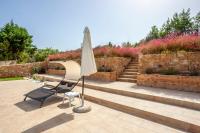 Vonkajšia záhrada v ubytovaní Alfie Luxury villa with private pool