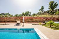 Bazén v ubytovaní Alfie Luxury villa with private pool alebo v jeho blízkosti