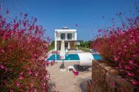 Bazén v ubytovaní Alfie Luxury villa with private pool alebo v jeho blízkosti