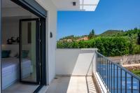 Balkón alebo terasa v ubytovaní Alfie Luxury villa with private pool