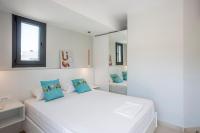 Posteľ alebo postele v izbe v ubytovaní Alfie Luxury villa with private pool