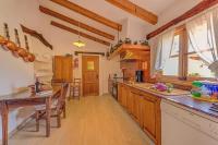 Kuchyň nebo kuchyňský kout v ubytování Villa Can Salas by Sealand Villas