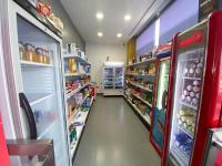 Supermarket nebo jiné obchody v  kempu nebo okolí