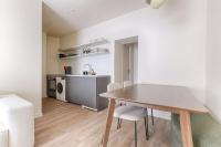 A cozinha ou cozinha compacta de Al&eacute;sia/Remy Dumoncel : Charming Apartment 1BR-4P