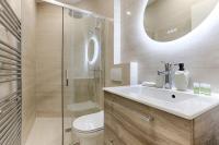 Um banheiro em Al&eacute;sia/Remy Dumoncel : Charming Apartment 1BR-4P