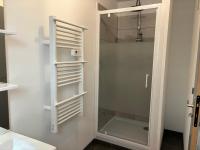 a bathroom with a shower and a glass door at Les clés de jonzac-conciergerie la maison des 4 Saisons in Ozillac