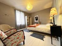 Ein Bett oder Betten in einem Zimmer der Unterkunft Maison K&eacute;rity with Jacuzzi &ndash; Terrace