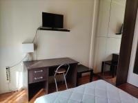 Televízia a/alebo spoločenská miestnosť v ubytovaní Apartment at the heart of Thessaloniki