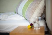 Postel nebo postele na pokoji v ubytování Strandhotel Klinten ApS