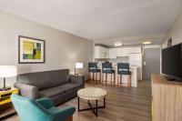 TV&#47;Unterhaltungsangebot in der Unterkunft Days Inn by Wyndham Cocoa Beach Port Canaveral