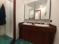 A bathroom at YourHome in Vico