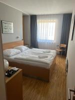 Postel nebo postele na pokoji v ubytování Blue Orange Resort